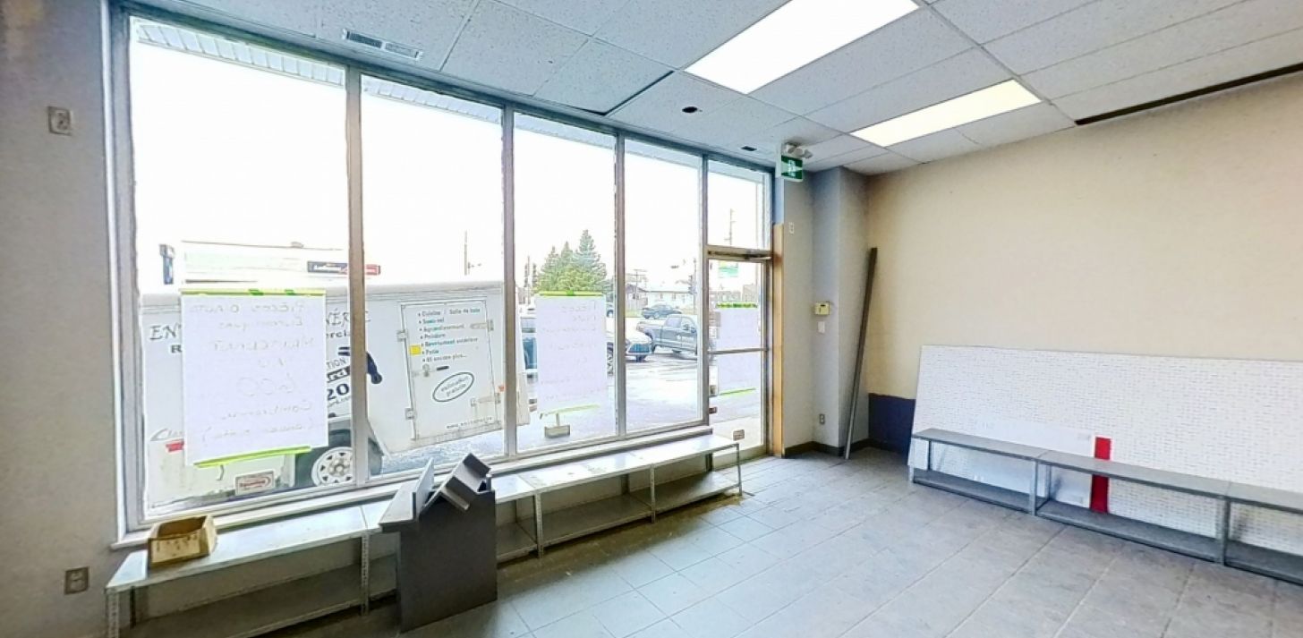 LOCAL COMMERCIALE 1700PC - RUE SEIGNEURIALE BEAUPORT - À louer