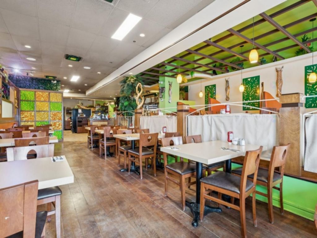 Restaurant tout �quip� avec terrasse � vendre Boucherville