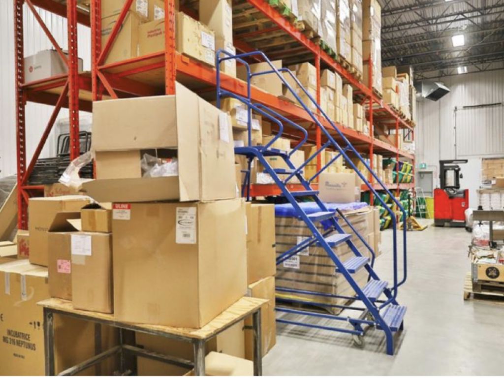 Superbe Local  18000' Industriel et/ou Commercial-Showroom-bureaux A louer