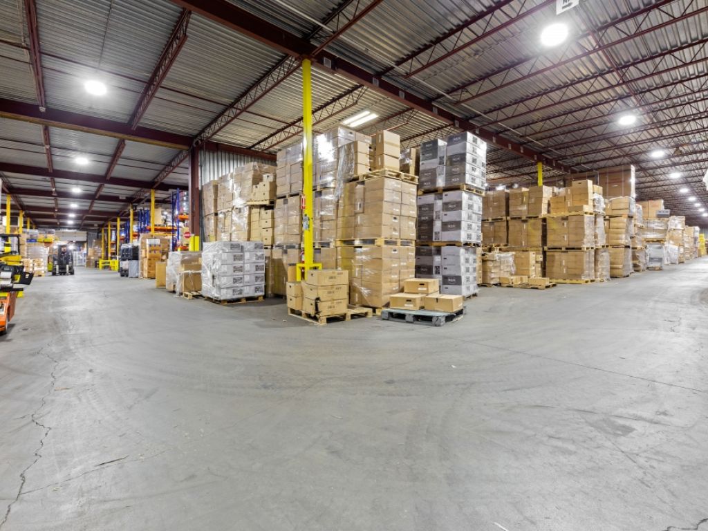 Espace industriel et commercial  louer  accessibilit et flexibilit au cur de la Montrgie