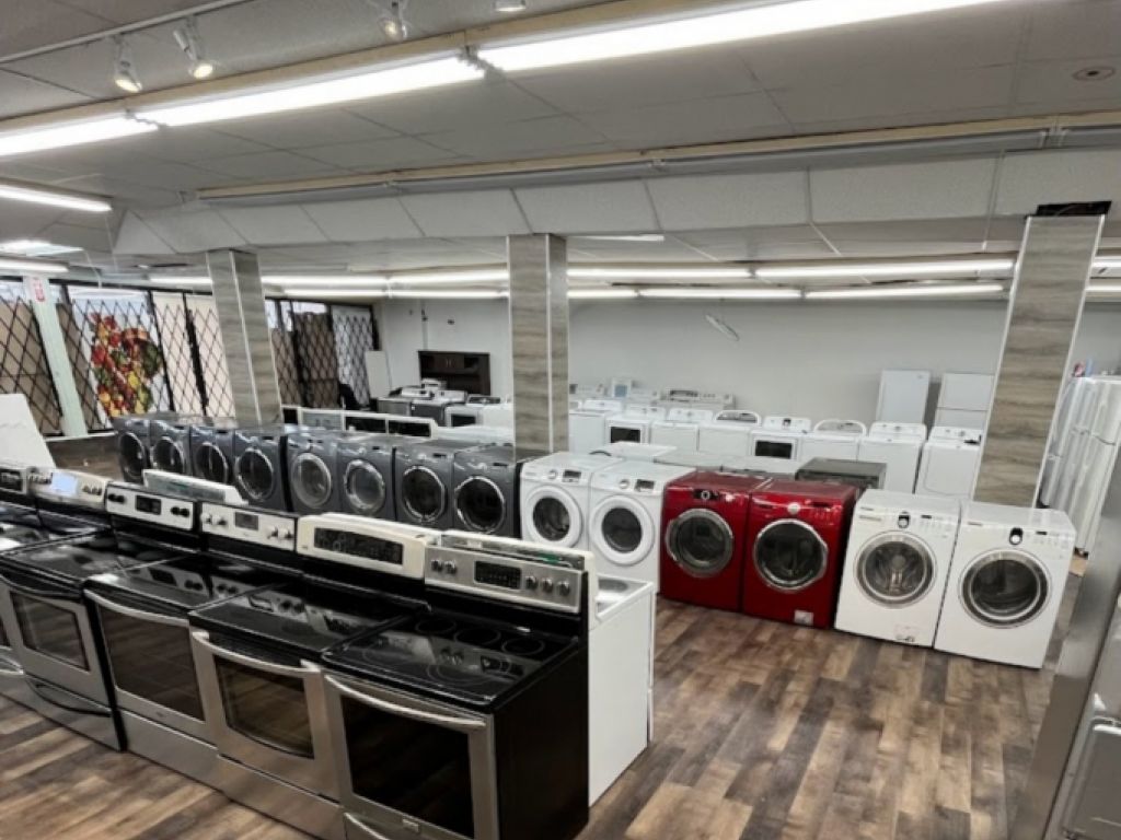 Large Commercial Space with Full Basement  Heart of Villeray