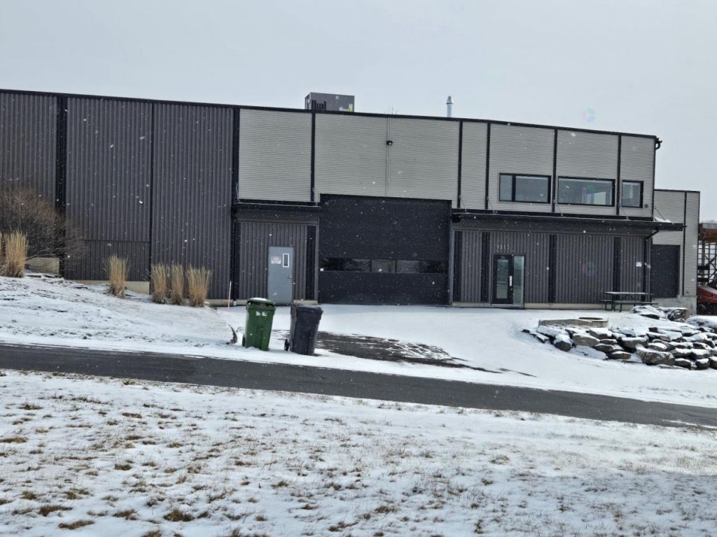 Industrial building + 60 x 70 dome for sale Beauce