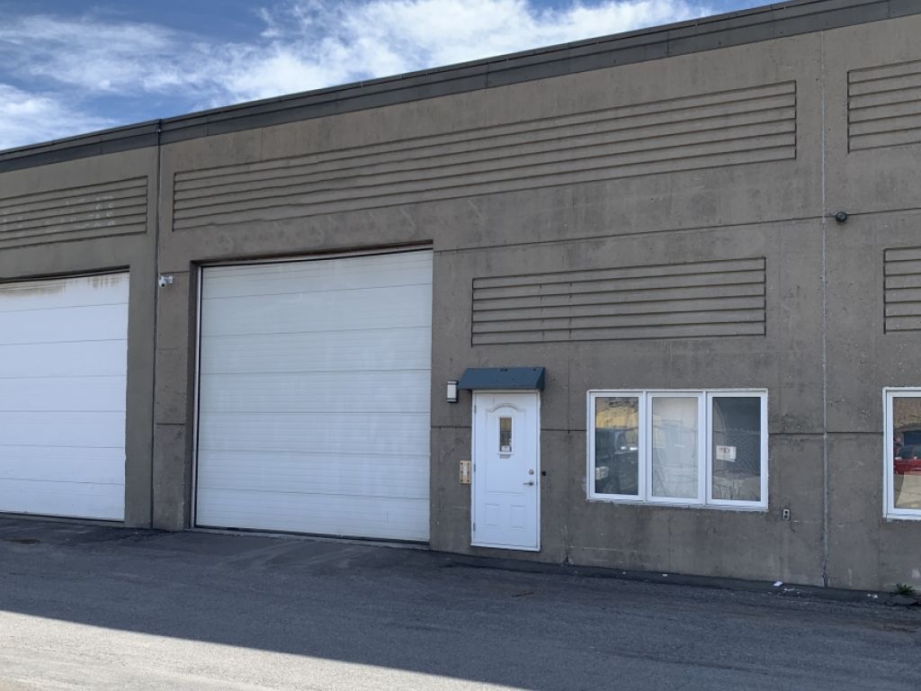 Local Industriel  louer _ 1600 pi. ca. + 400 pi. ca. Mezzanine