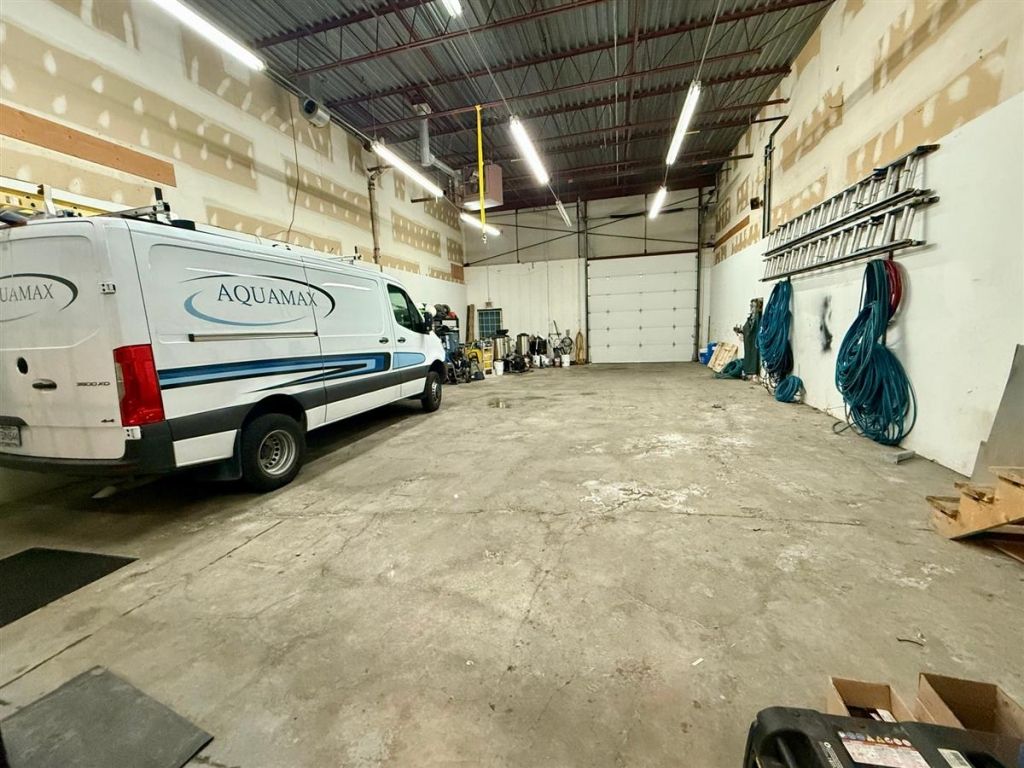 Espace industriel � louer - 1275 Rue Bergar, local A