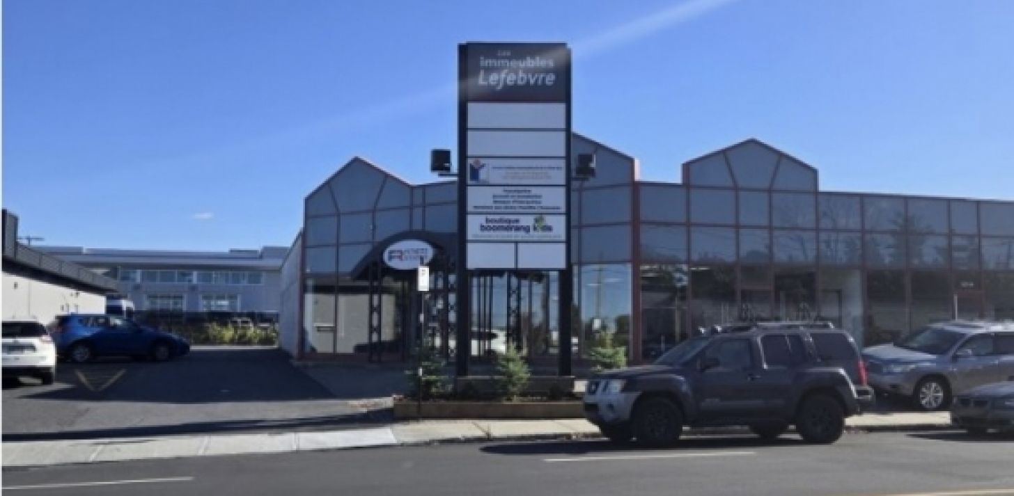  Local commercial à louer à Greenfield Park,  2200 p. c. avec possibilité de 4360 p.c. - For Rent