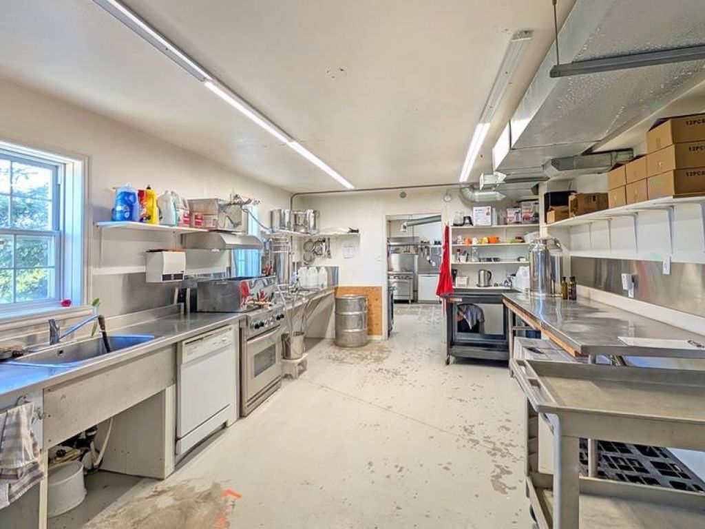 Semi-commercial property in an agricultural zone