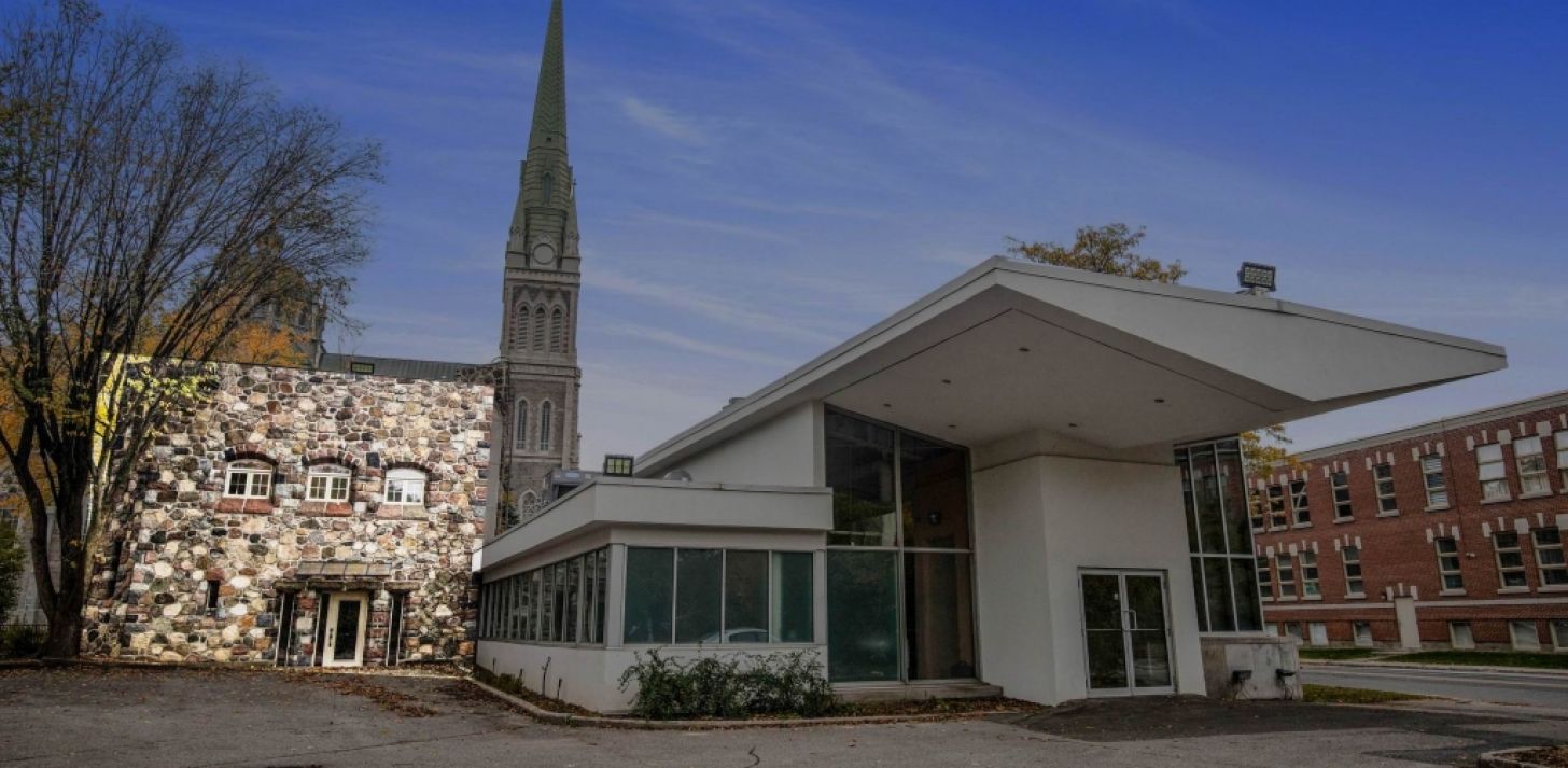 Bureau de 2875 pc dans un bâtiment centenaire de Longueuil - À louer