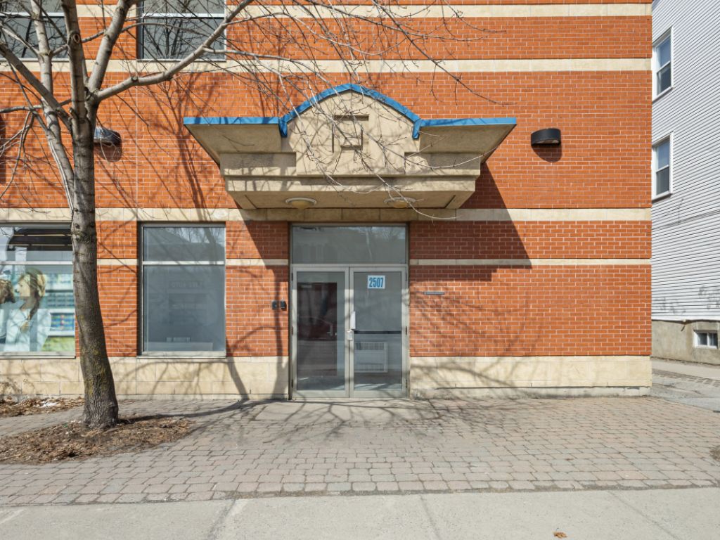 Local POLYVALENT � louer