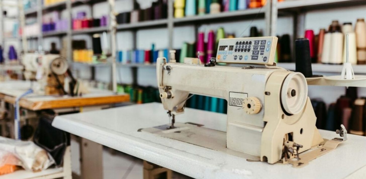 Atelier de confection de vêtements techniques - À vendre