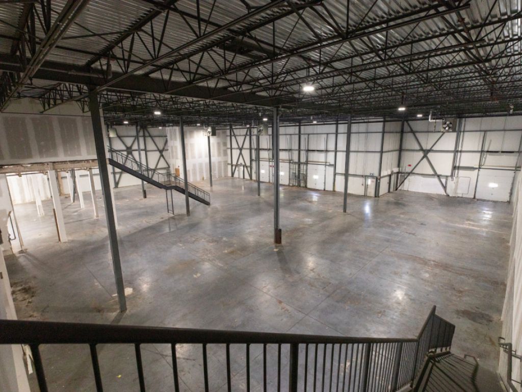 Industrial Space for Rent of 22 560 sq. ft. | | Laval