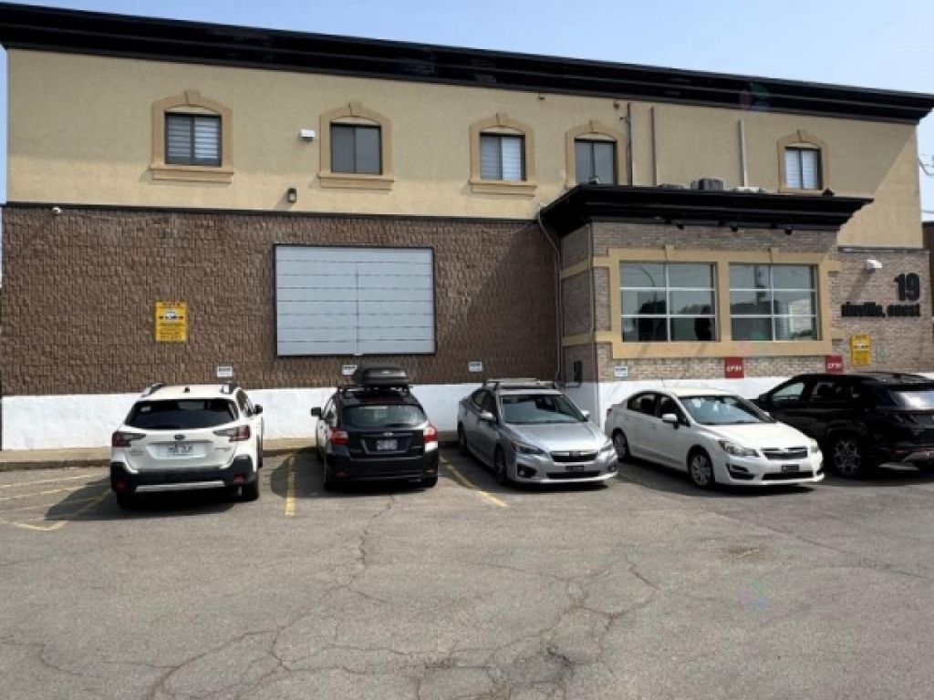 Bureau commercial situ� au 13 rue Blainville Ouest, Sainte-Th�r�se