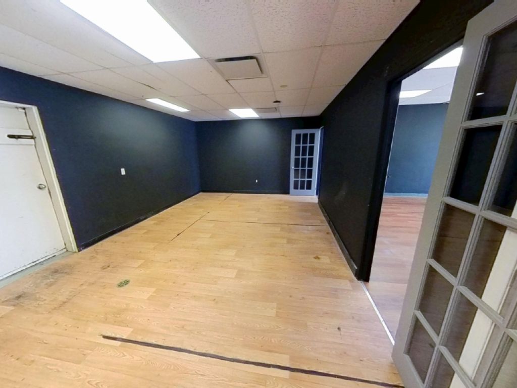 Local commercial moderne  Lvis