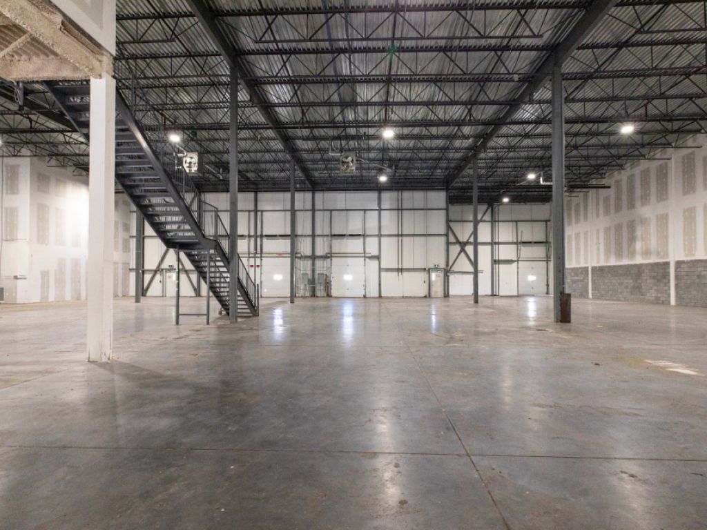 Industrial Space for Rent of 22 560 sq. ft. | | Laval