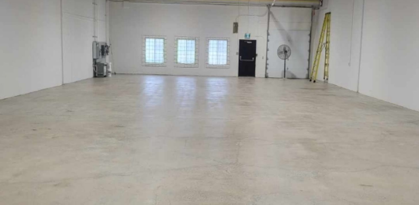 1  Industrial spaces *4600 sq.ft. * in Longueuil - For Rent
