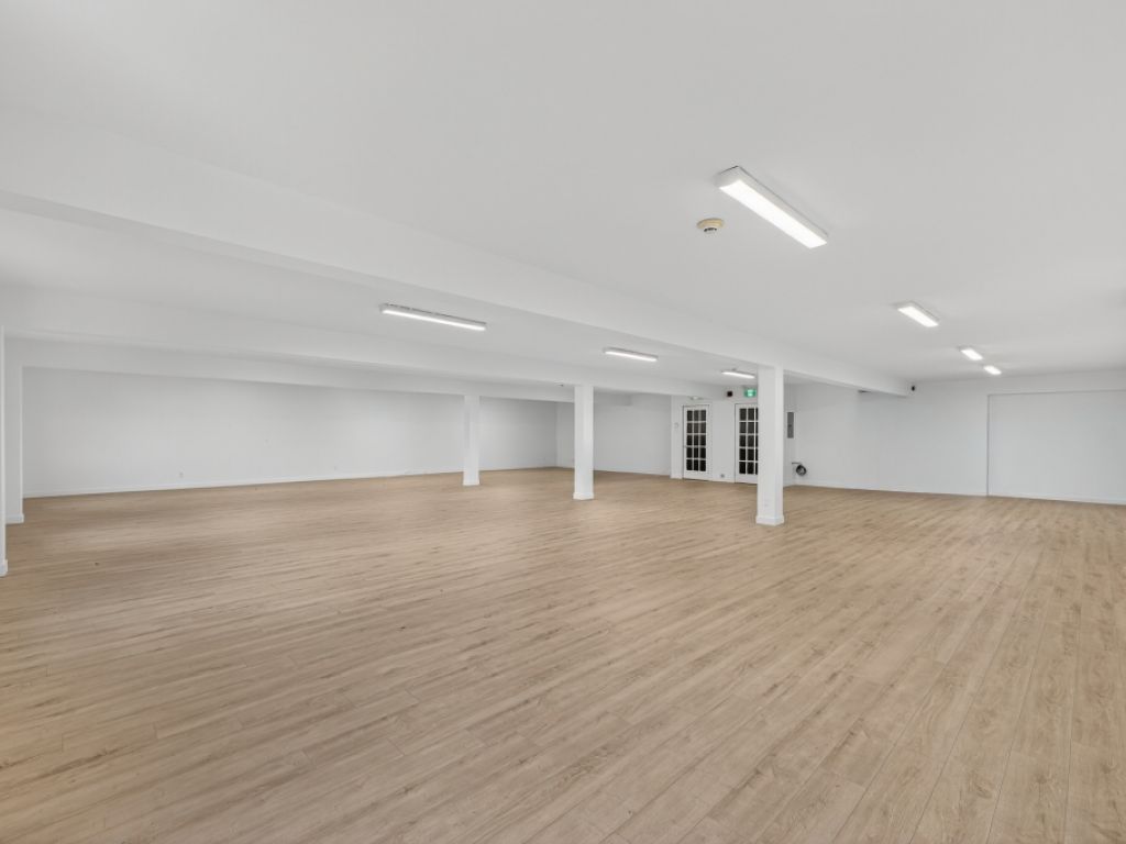 Immeuble commercial et bureaux  vendre