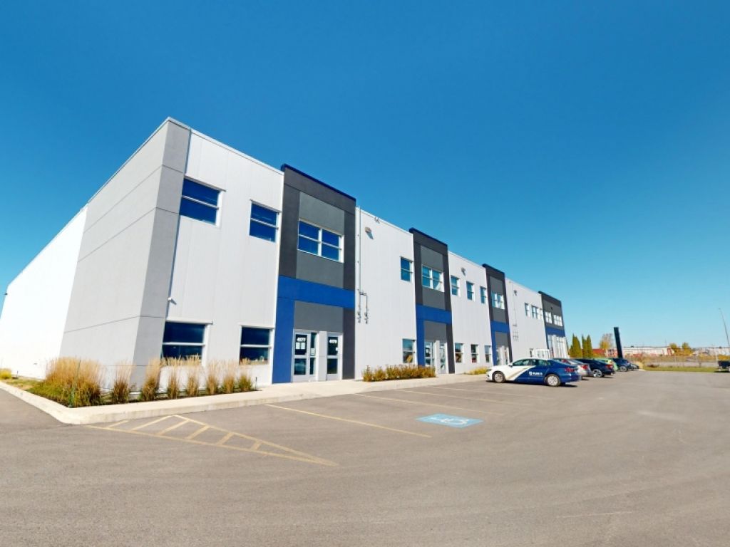 Espace industriel  louer - 5 577  12 069 pi2 - Boisbriand