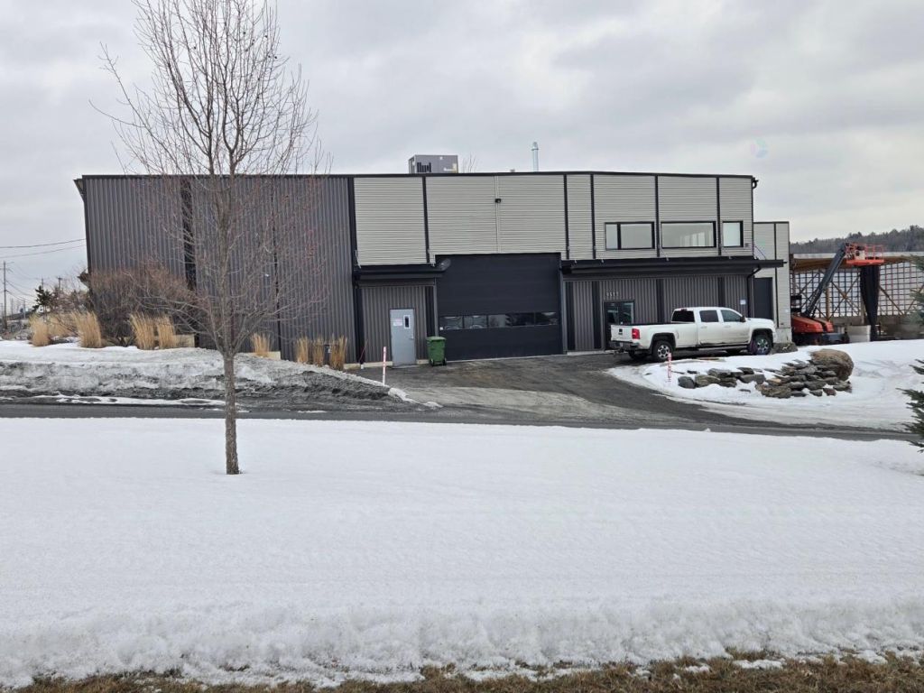 Industrial building + 60 x 70 dome for sale Beauce