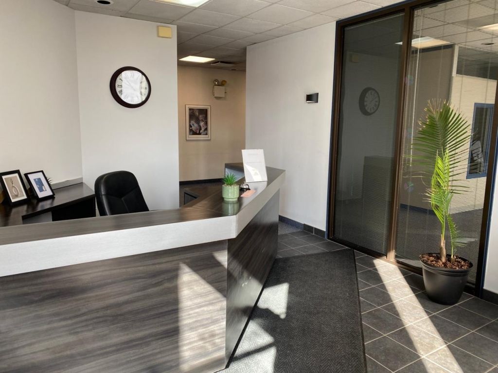 Grands bureaux � l'�tage 3300 pc St-J�r�me Lafontaine