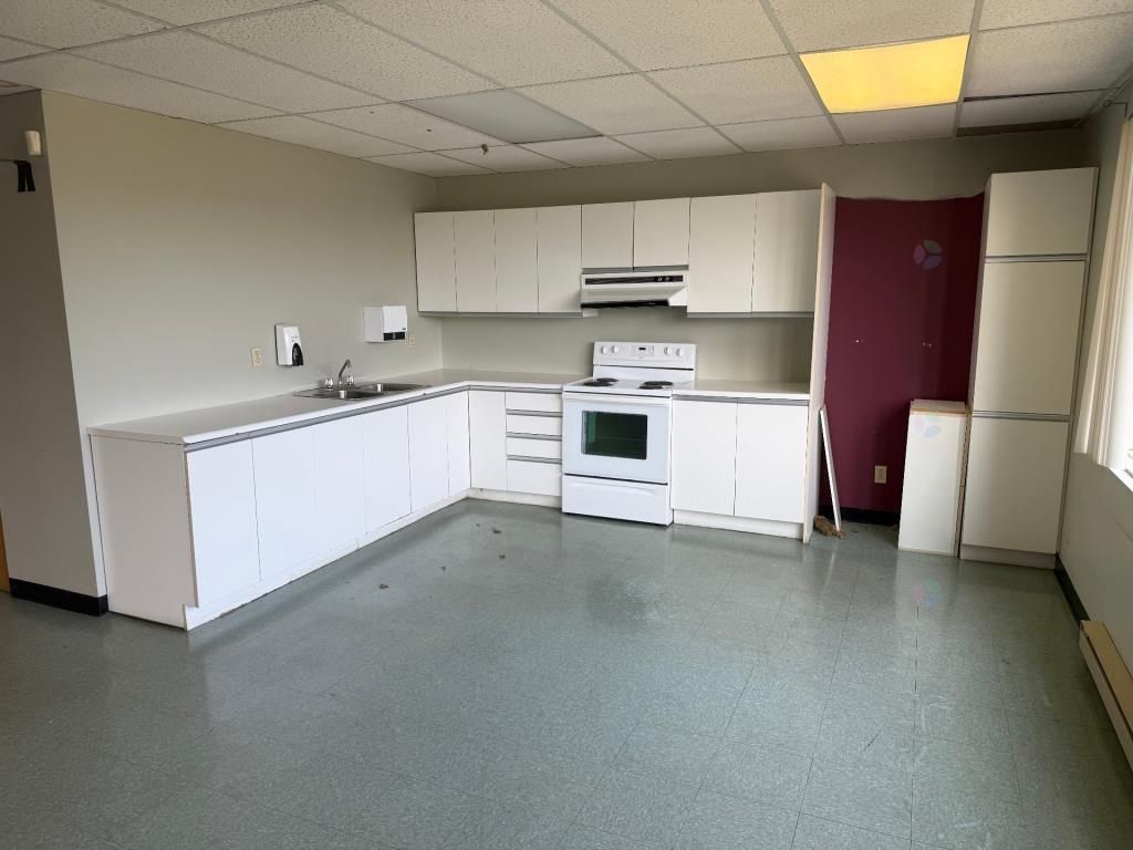 Grand espace bureau au 2e �tage 2900 pc Montr�al Mercier