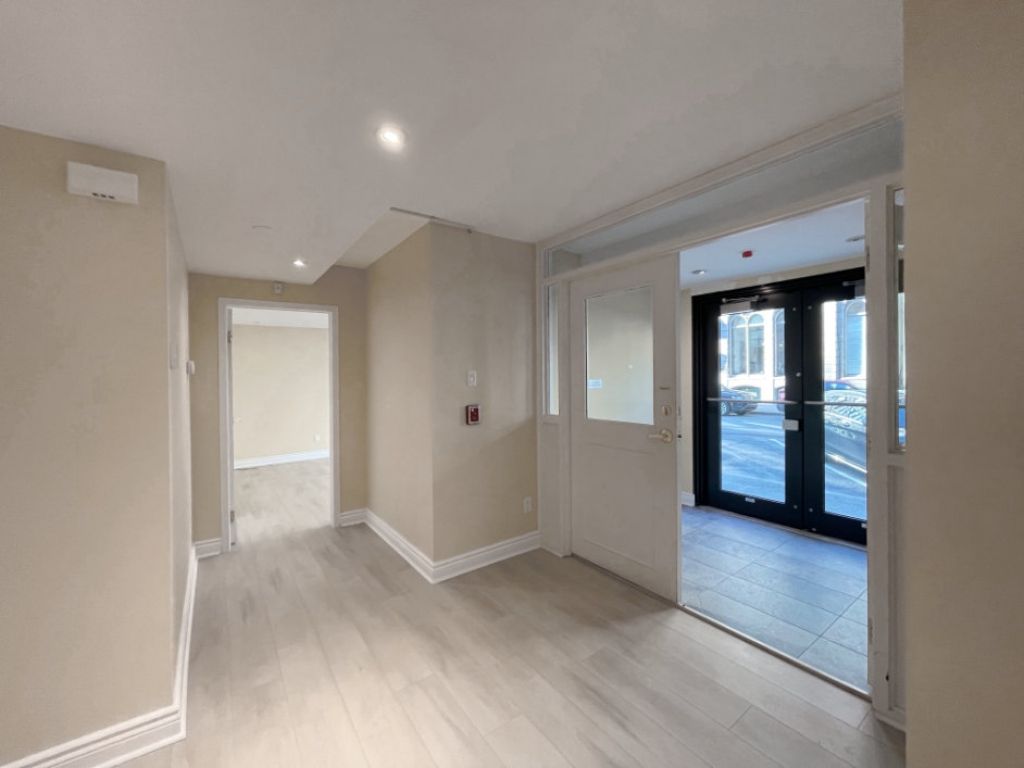 Prime location in the heart of Old Montr�al