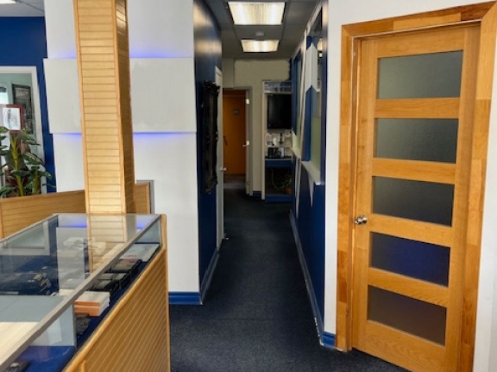 Local commercial sur axe passant / commerces et entreprises recherchant pr�sence et visibilit�