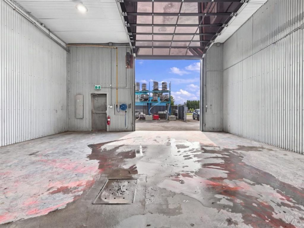 Industrial building for sale