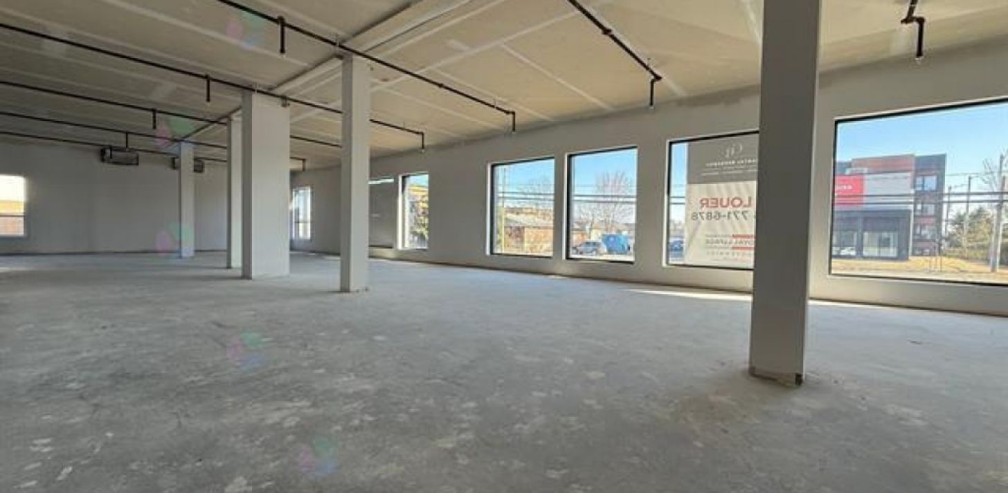 Commercial space for rent - Saint-Charles-Borrom&eacute;e - For Rent