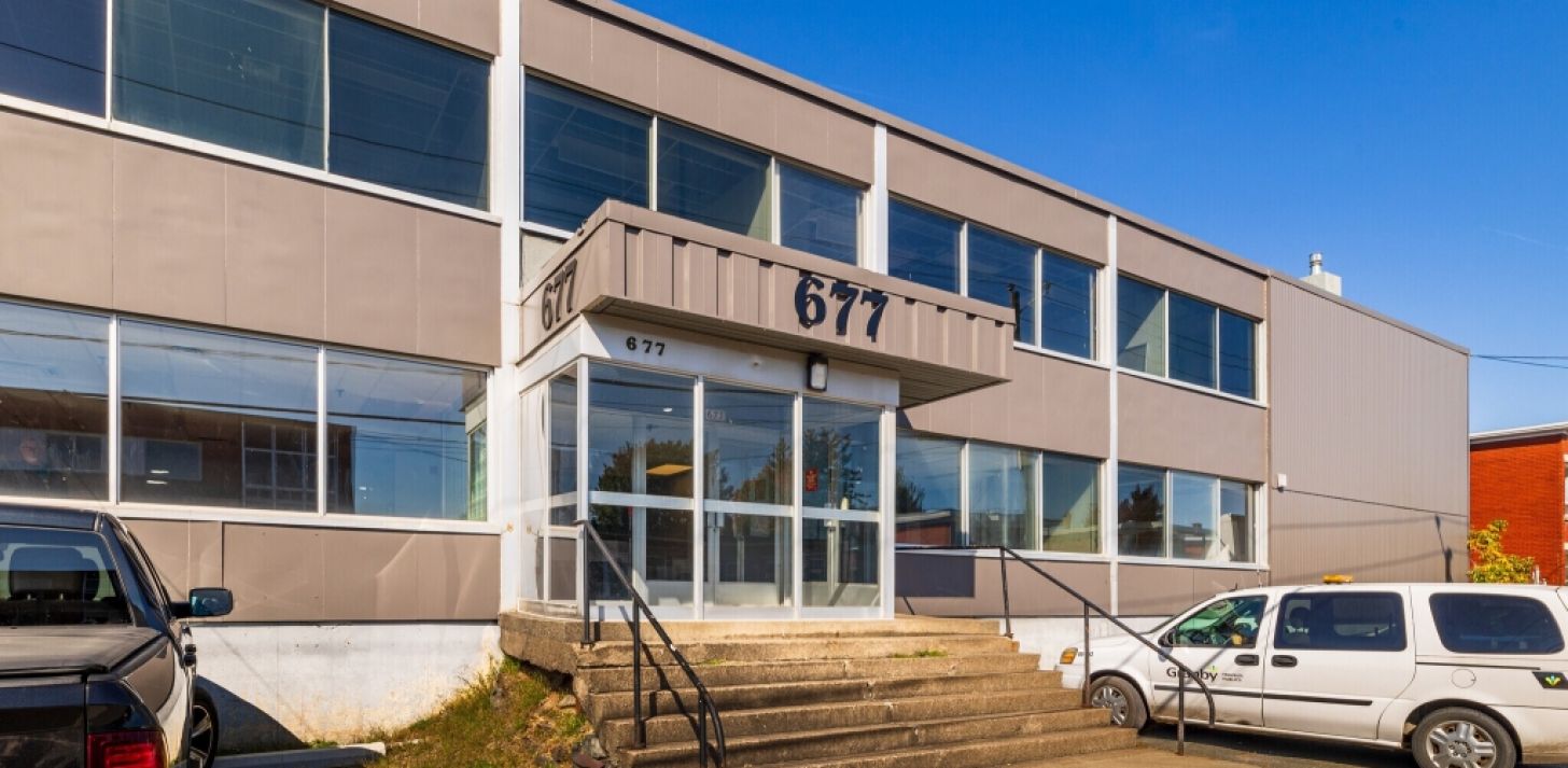 Espace industriel spacieux et hautement fonctionnel  parfait pour lentreposage, la logistique ou la production - À louer