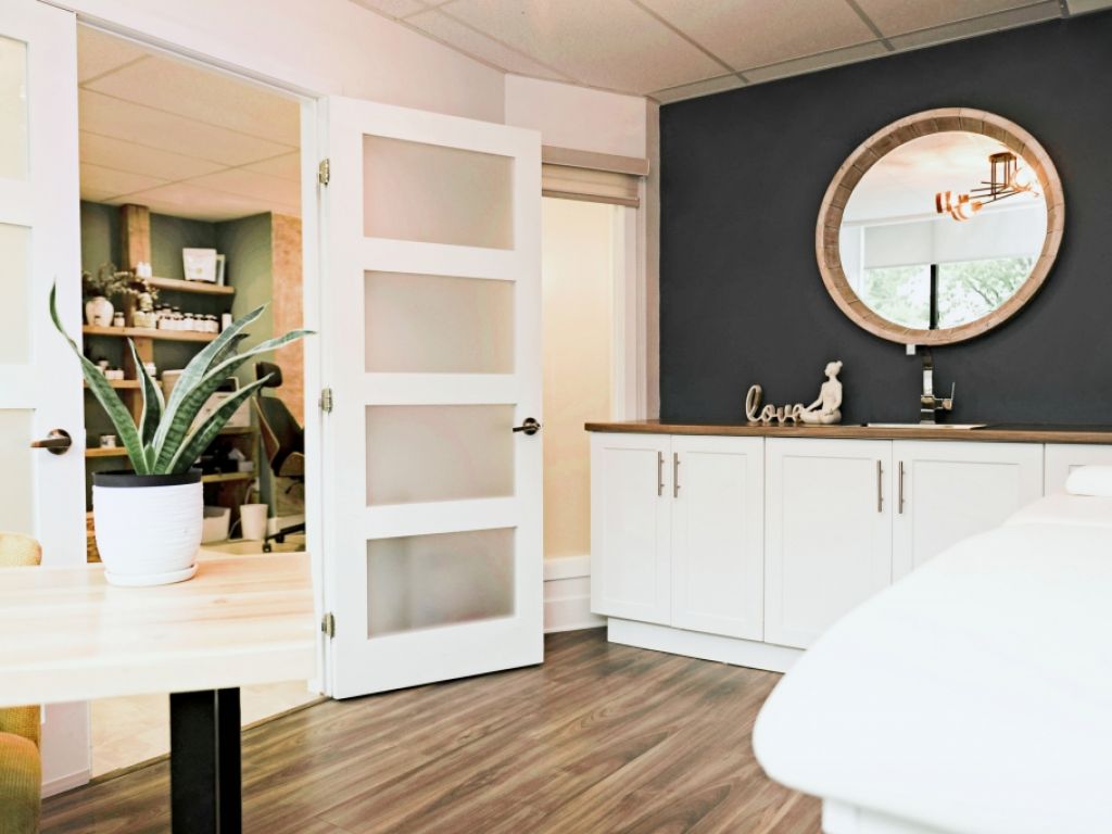 Bureau a louer pour professionnel de la sant - cl en main dans une clinique de naturopathie bien tablit sur rive sud