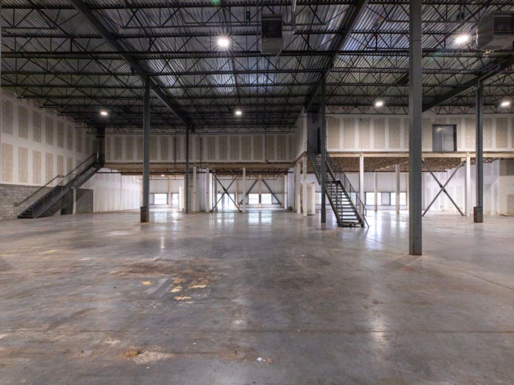 Industrial Space for Rent of 22 560 sq. ft. | | Laval