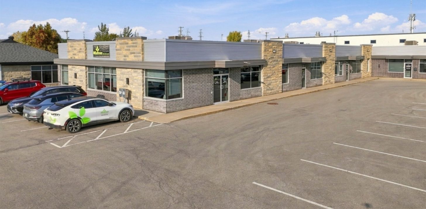 Location d'espace commercial/Bureau � 4337-4341 Boul. St-Elzear O., local OP.2, Laval (Chomedey) - For Rent