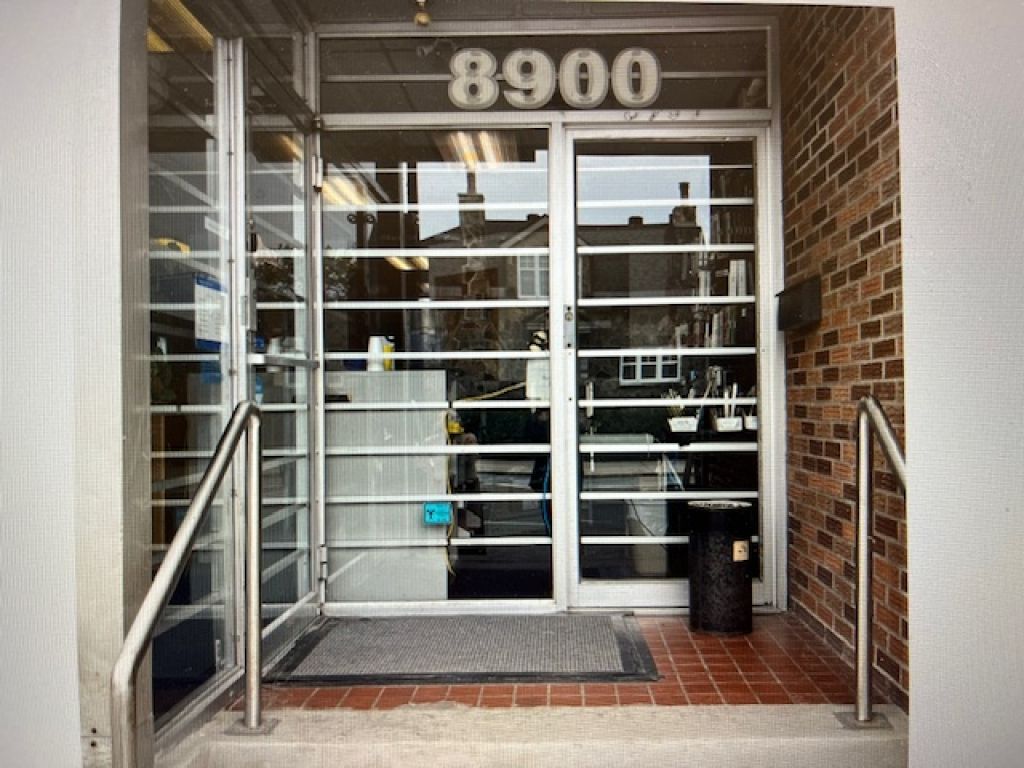 Local commercial sur axe passant / commerces et entreprises recherchant pr�sence et visibilit�