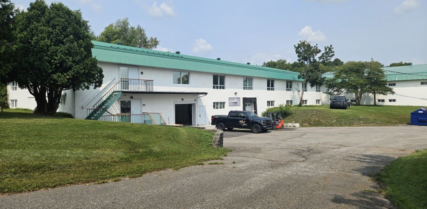 LOCAL INDUSTRIEL NEUVILLE - For Rent