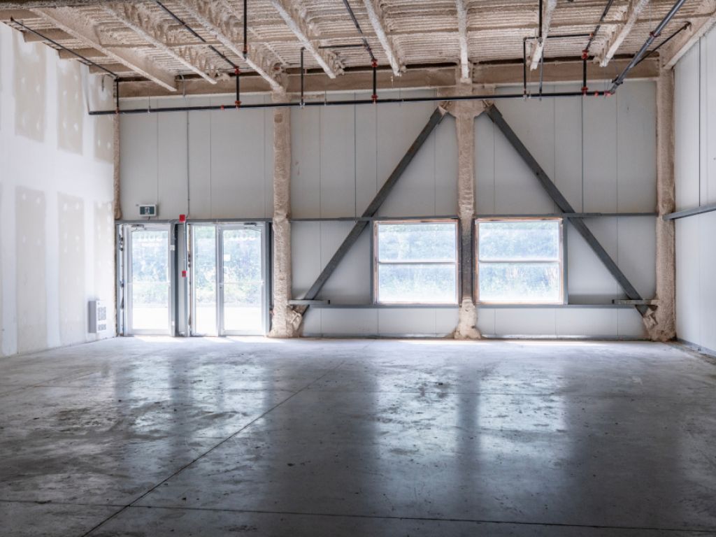 Industrial Space for Rent of 22 560 sq. ft. | | Laval