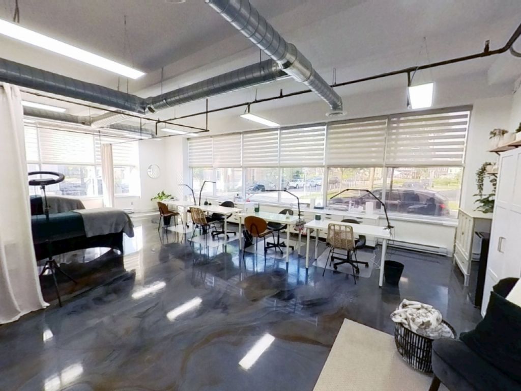 LOCAL COMMERCIAL QUARTIER ST-SAUVEUR