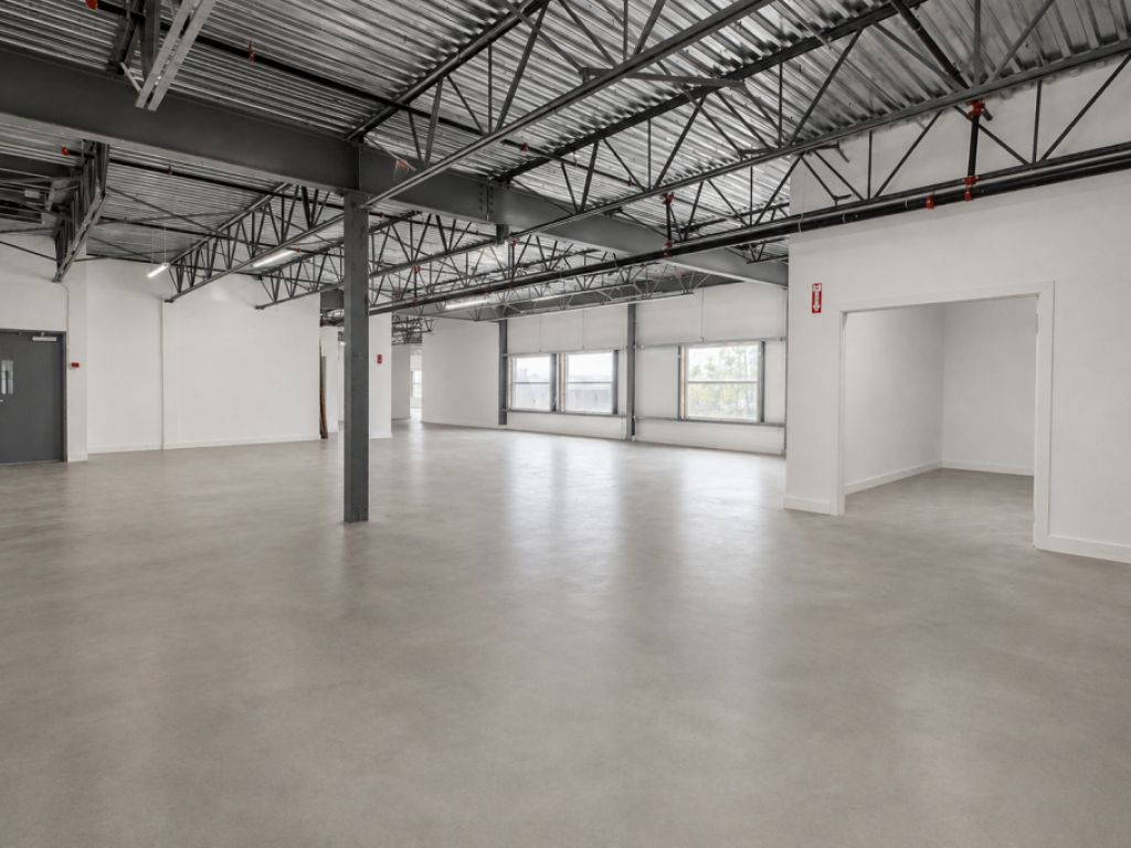 Local industriel � louer de 22 560 PI� | Laval