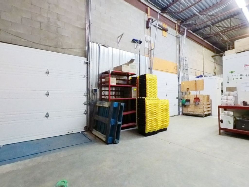 LOCAL INDUSTRIEL OU DE DISTRIBUTION