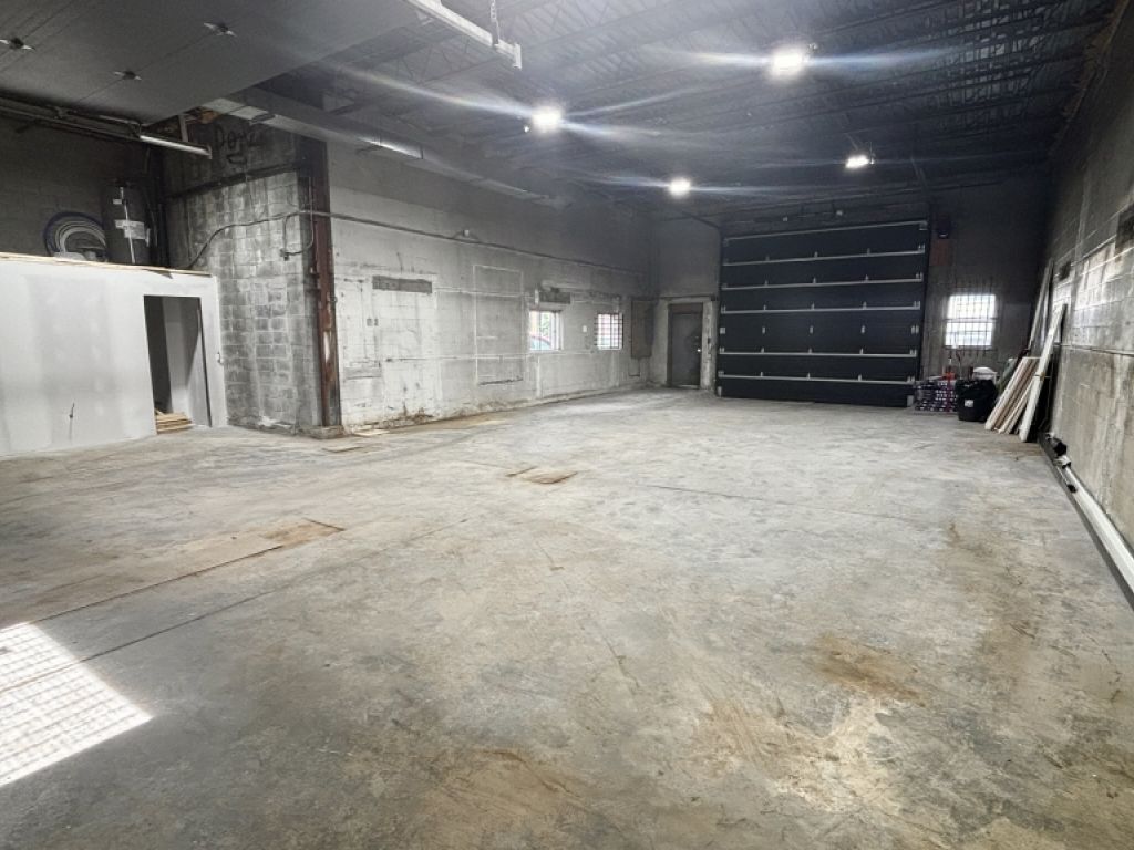 Office for rent with warehouse, 2 floors 3200 ft2 total