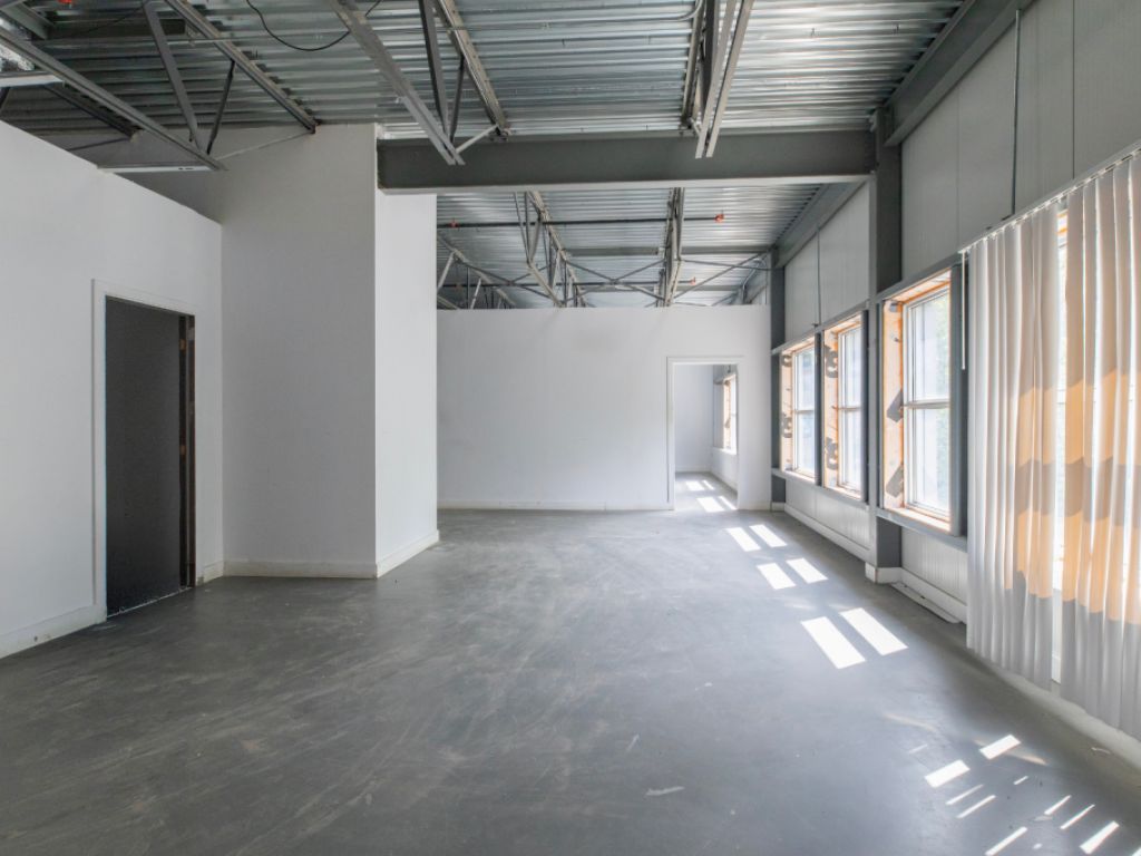 Industrial Space for Rent of 22 560 sq. ft. | | Laval