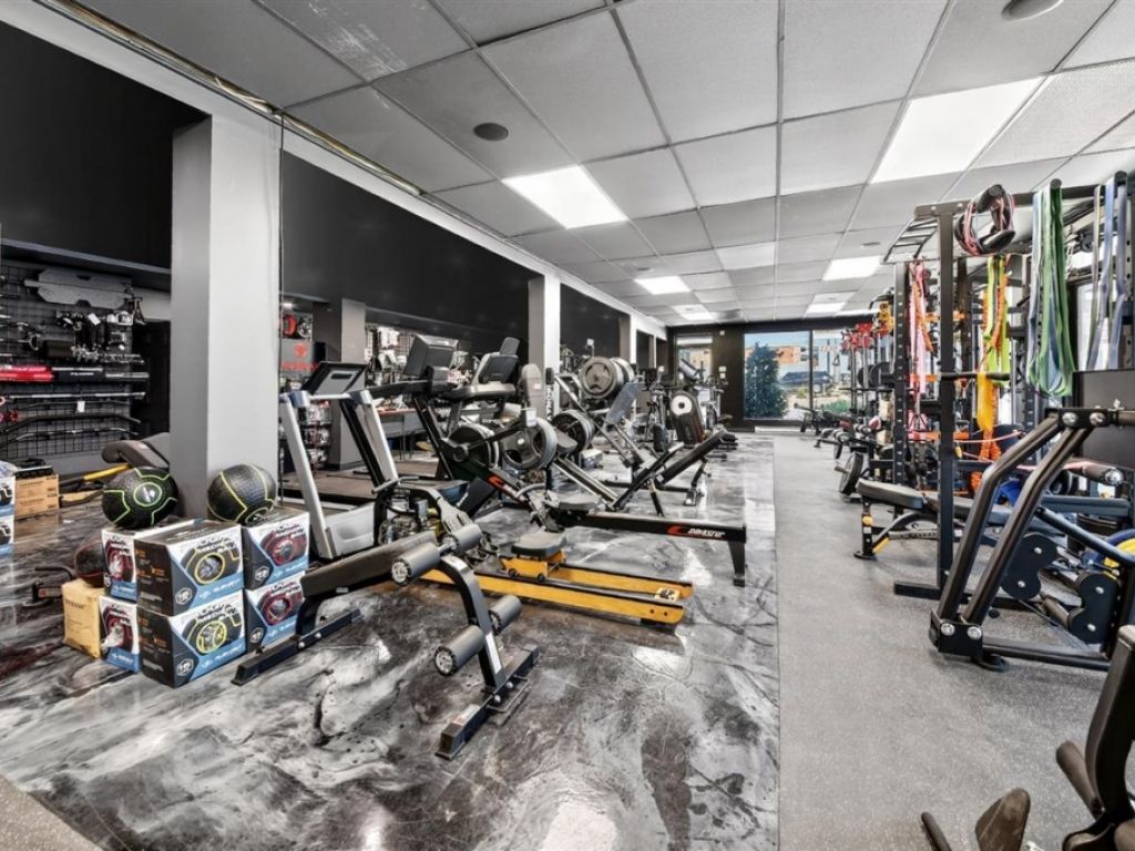 B�tisse commerciale/Bureau � vendre