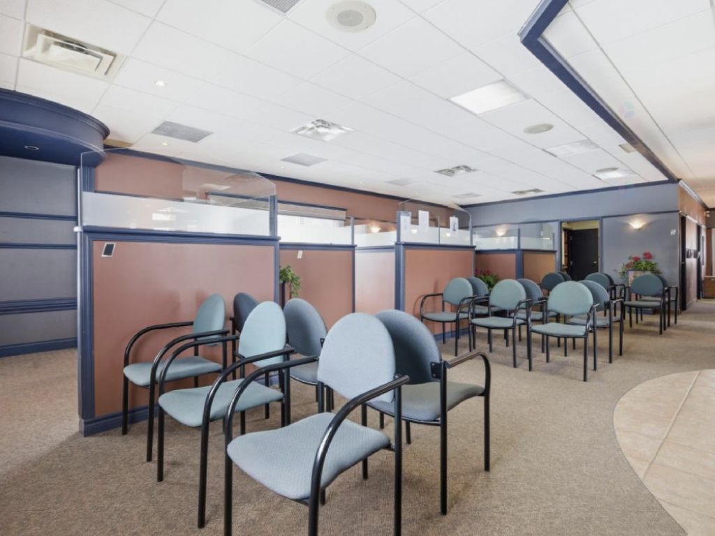 Commercial building for sale