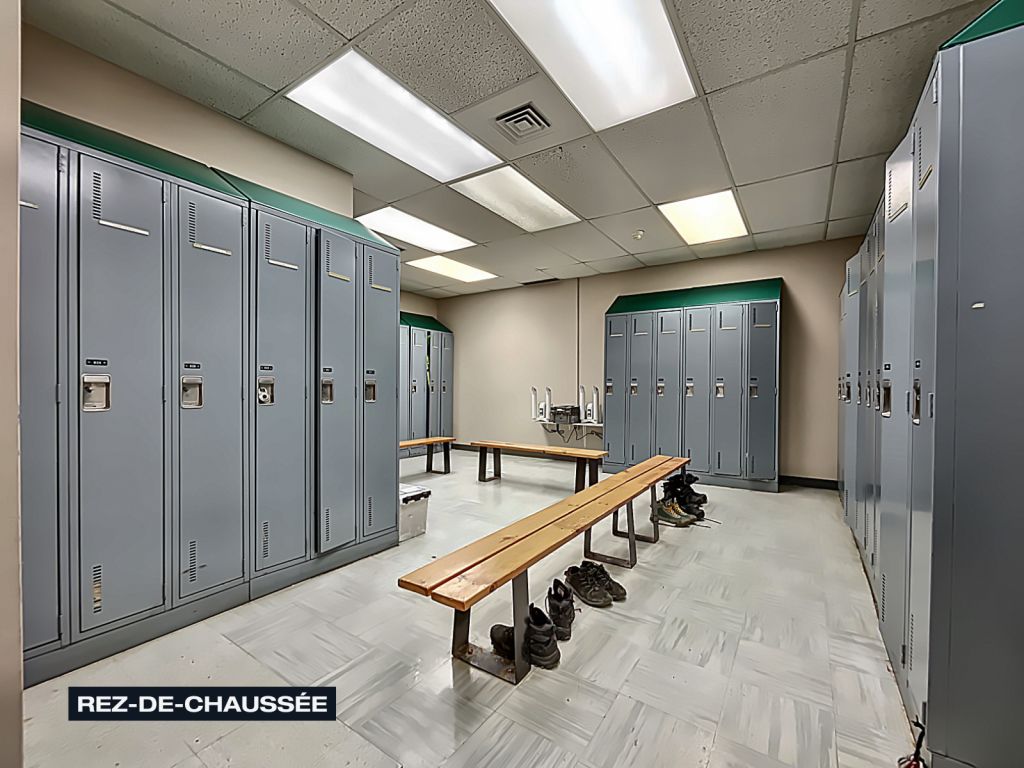 Local Industriel/Commercial  louer - Jonquire - 400  10 500 pi2 