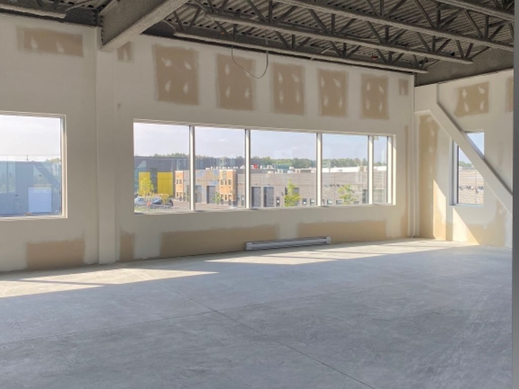 ESPACES COMMERCIALS/BUREAUX/INDUSTRIELS LGERS
