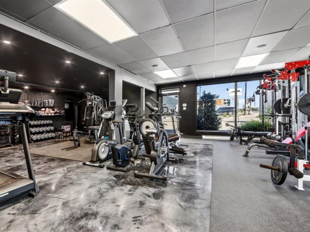 B�tisse commerciale/Bureau � vendre