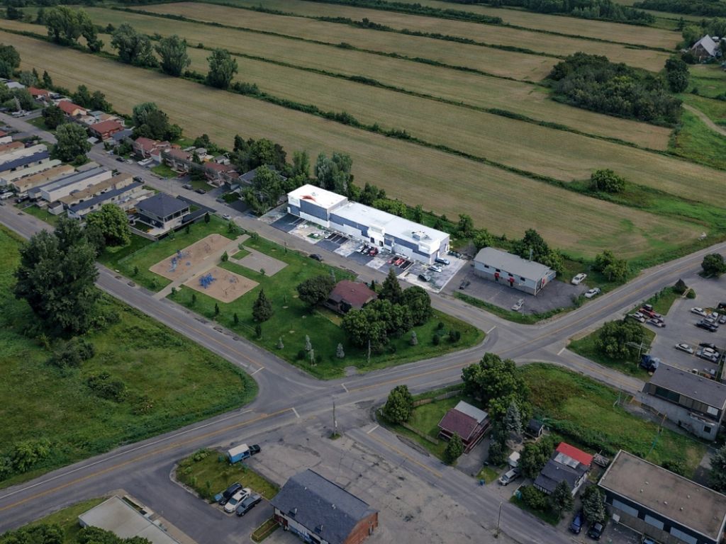 Immeuble industriel (Bureau et entrep�t) � louer St-Hubert