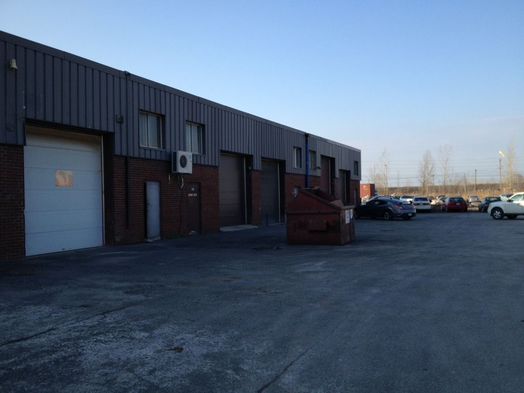 Petit depot a louer