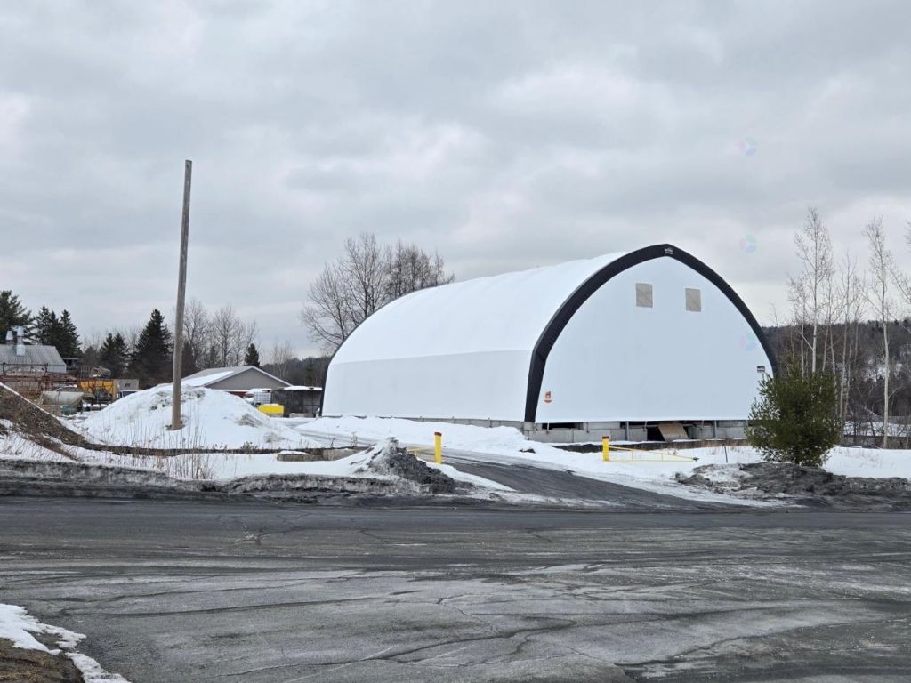 Industrial building + 60 x 70 dome for sale Beauce