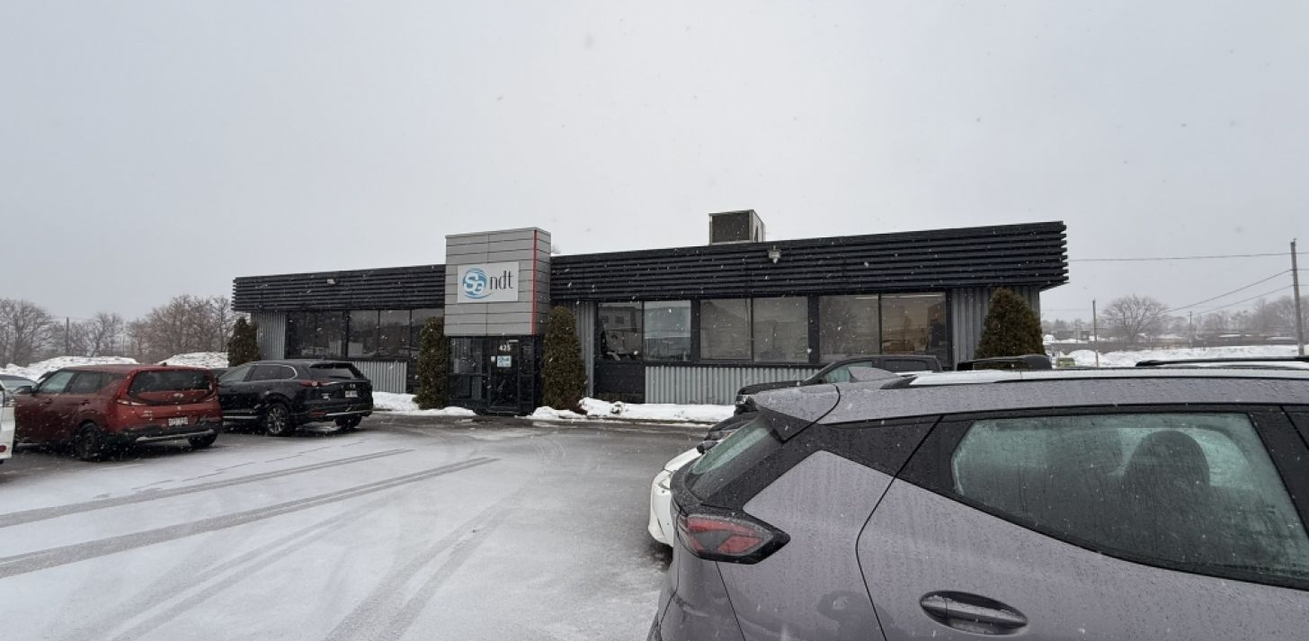 Sous-location �  Local industriel avec bureaux � L&eacute;vis - &Agrave; louer