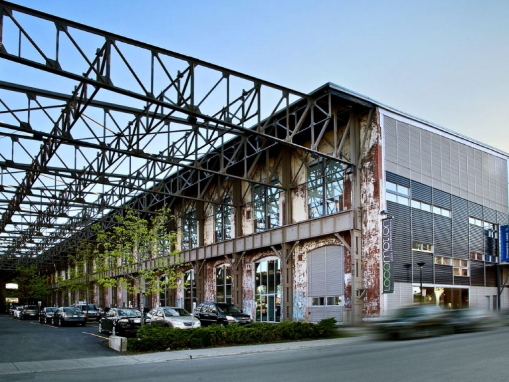 Technopôle Angus     Magnifique espace partagé de 2522 pi ca