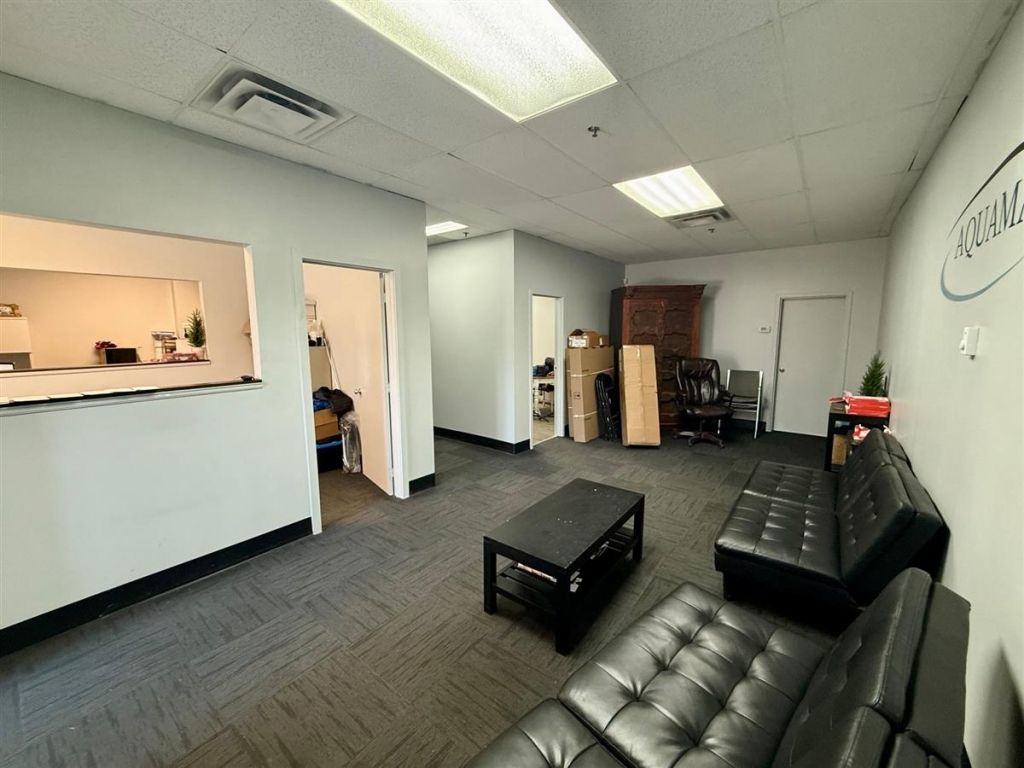 Espace industriel � louer - 1275 Rue Bergar, local A